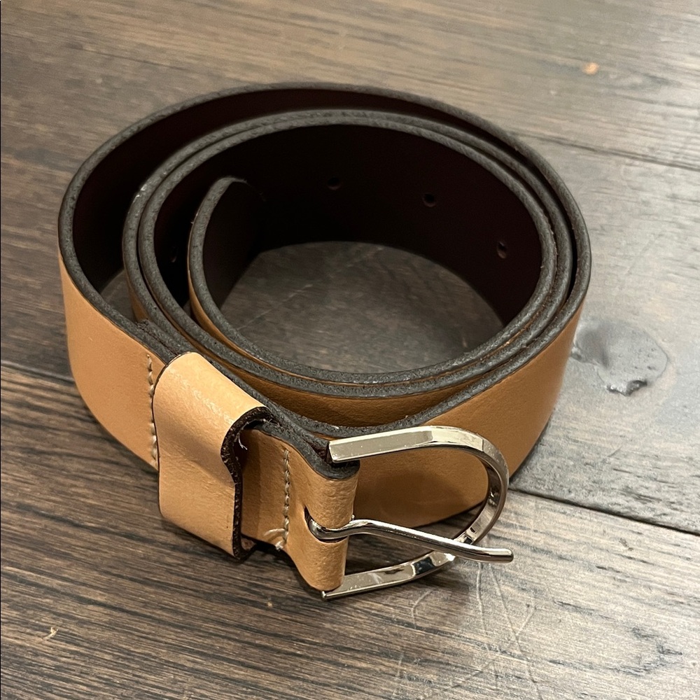 Women’s Tan Leather Belt Le Tote fits a small